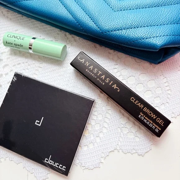 5 Piece Luxury Makeup & Beauty Bundle 💋✨ - Picture 2 of 6